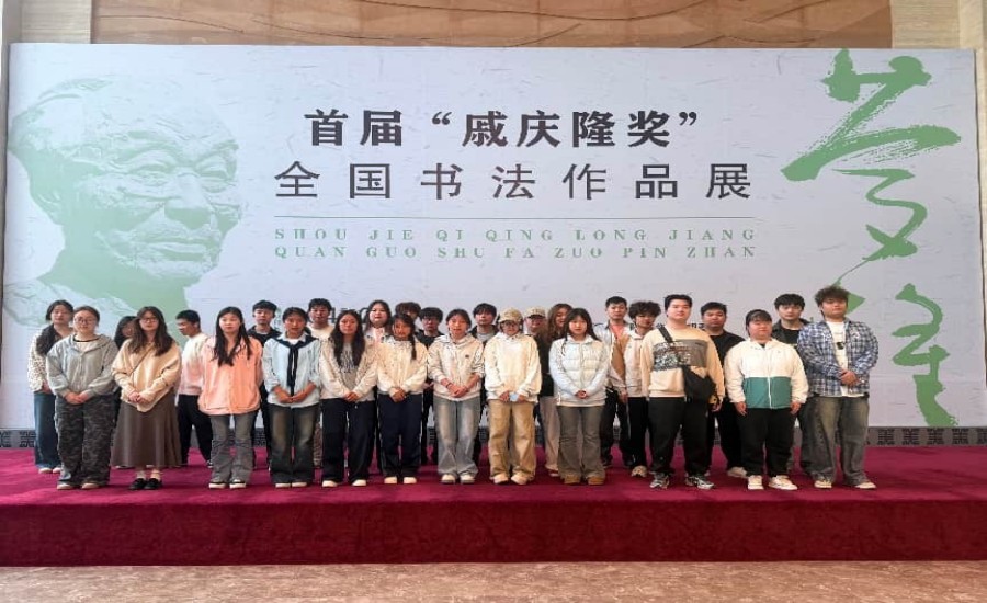 【法文學(xué)院】學(xué)子赴淮安市美術(shù)館開(kāi)展現(xiàn)場(chǎng)教學(xué)活動(dòng) 組織文化藝術(shù)交流活動(dòng)