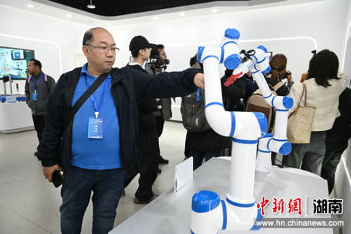 海外媒體探訪長(zhǎng)沙高新企業(yè) 聚焦智能機(jī)器人前沿研發(fā)實(shí)力